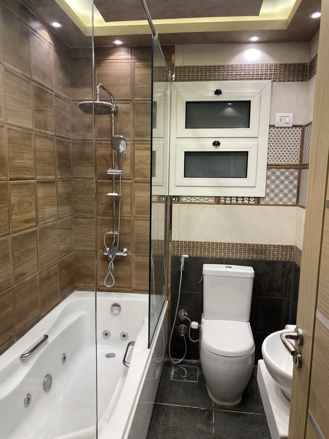 El Rehab bathroom