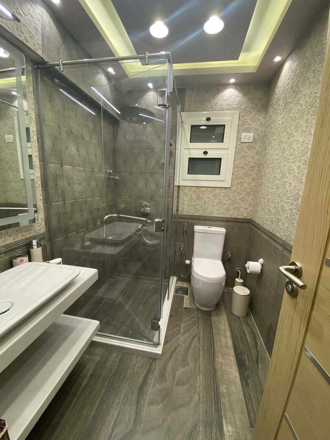 El Rehab bathroom